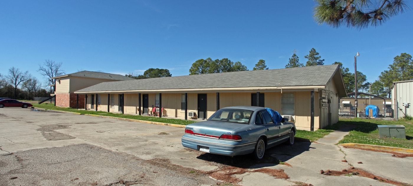 Acadian Village in New Roads, LA - Foto de edificio