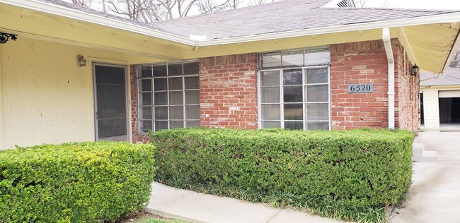 6520-6522 St Moritz Ave in Dallas, TX - Building Photo - Building Photo