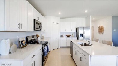 329 Marta Dr in Lehigh Acres, FL - Building Photo - Building Photo