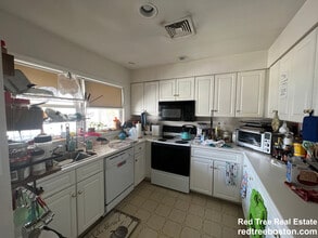 8-10 Glencoe St. Unit 3, Unit 3 in Boston, MA - Building Photo - Building Photo