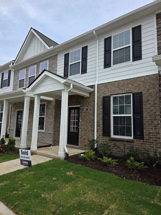 1017 Keyes Pl in Lebanon, TN - Building Photo