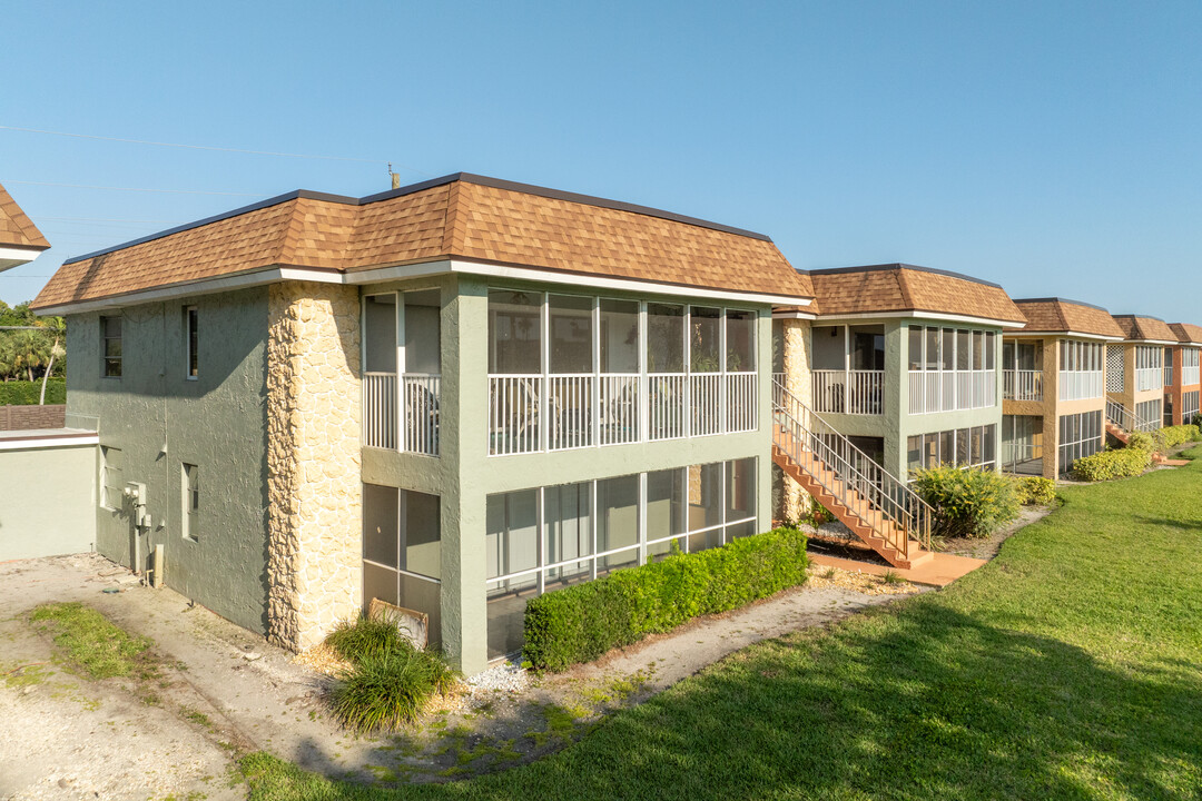 Sorrento Villas in Naples, FL - Building Photo