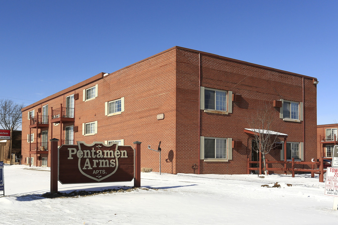 Pentamen Arms in Lorain, OH - Building Photo