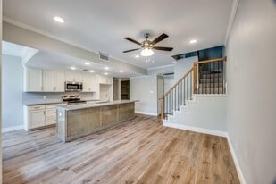 5325 Bent Tree Forest Dr, Unit 2222 in Dallas, TX - Building Photo