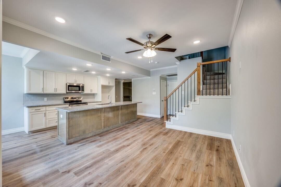 5325 Bent Tree Forest Dr, Unit 2222 in Dallas, TX - Building Photo