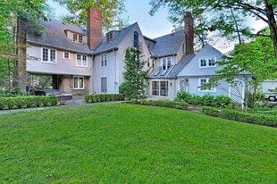 2265 Stillman Rd in Cleveland Heights, OH - Building Photo