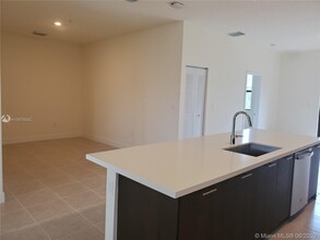 8175 NW 104th Ave-Unit -23 in Doral, FL - Building Photo - Building Photo