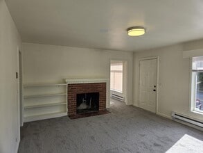 R and B Properties in Bremerton, WA - Building Photo - Building Photo
