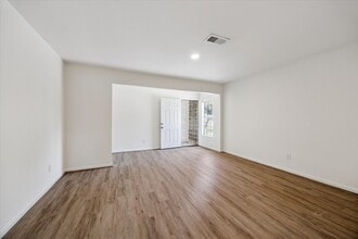 1011 W 10th St in Houston, TX - Building Photo - Building Photo