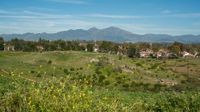 Villa Solana in Laguna Hills, CA - Foto de edificio - Building Photo