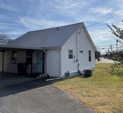 313 Coles Ferry Pike in Lebanon, TN - Building Photo - Building Photo