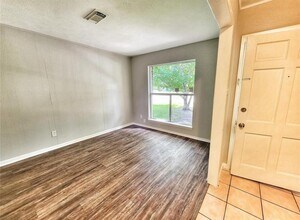 612 Littlewood in Baytown, TX - Building Photo - Building Photo