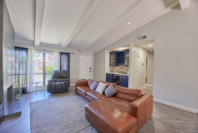 property at 5750 N Scottsdale Rd