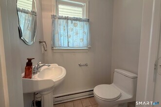 658 Winnepoge Dr in Fairfield, CT - Building Photo - Building Photo