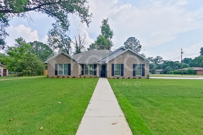 300 Angela St in Prattville, AL - Building Photo