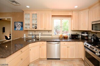 3 Garvey Pl in Glen Rock, NJ - Building Photo - Building Photo