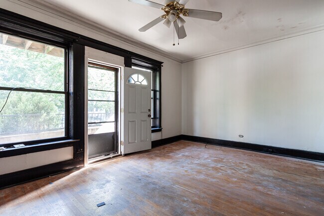 910 W Belle Plaine Ave, Unit 1 in Chicago, IL - Building Photo - Building Photo