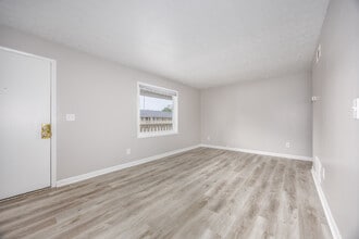 The Continent Village in Columbus, OH - Building Photo - Building Photo