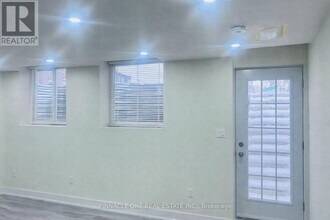 357 Mactier Dr in Vaughan, ON - Building Photo - Building Photo