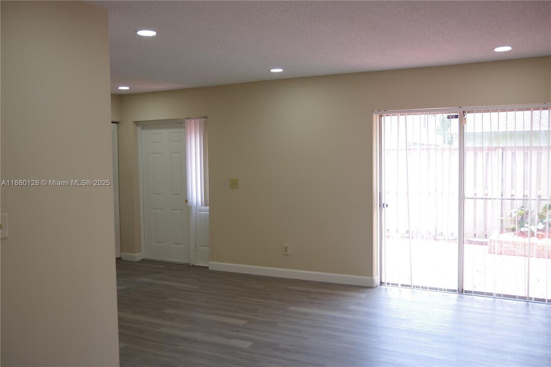 2113 NW 59th Terrace in Lauderhill, FL - Building Photo