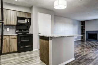 Woodside Lane Apartments in Dallas, TX - Foto de edificio - Building Photo
