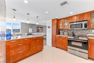 3180 S Ocean Dr, Unit 901 in Hallandale Beach, FL - Foto de edificio - Building Photo