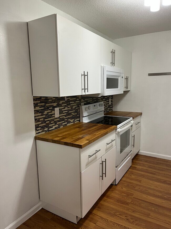 95 Woodsedge Dr Apartments and Nearby Newington Apartments For Rent