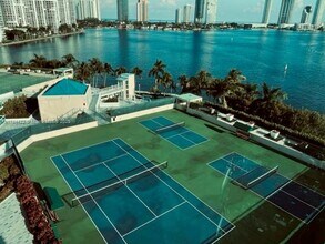 3370 Hidden Bay Dr, Unit 712 in Miami, FL - Building Photo - Building Photo