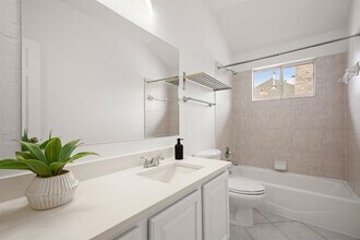 4822 Transit Cir in Austin, TX - Building Photo - Building Photo