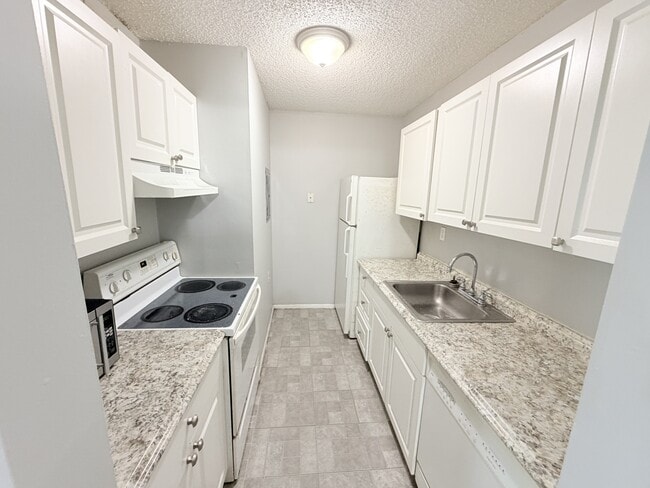 105 Benoist Farms Rd in West Palm Beach, FL - Building Photo - Building Photo