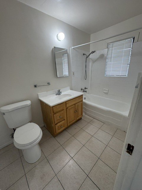 451 W Foothill Blvd, Unit Apt 8 in Azusa, CA - Building Photo - Building Photo