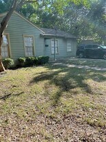 8120 Rayville Dr in Dallas, TX - Building Photo