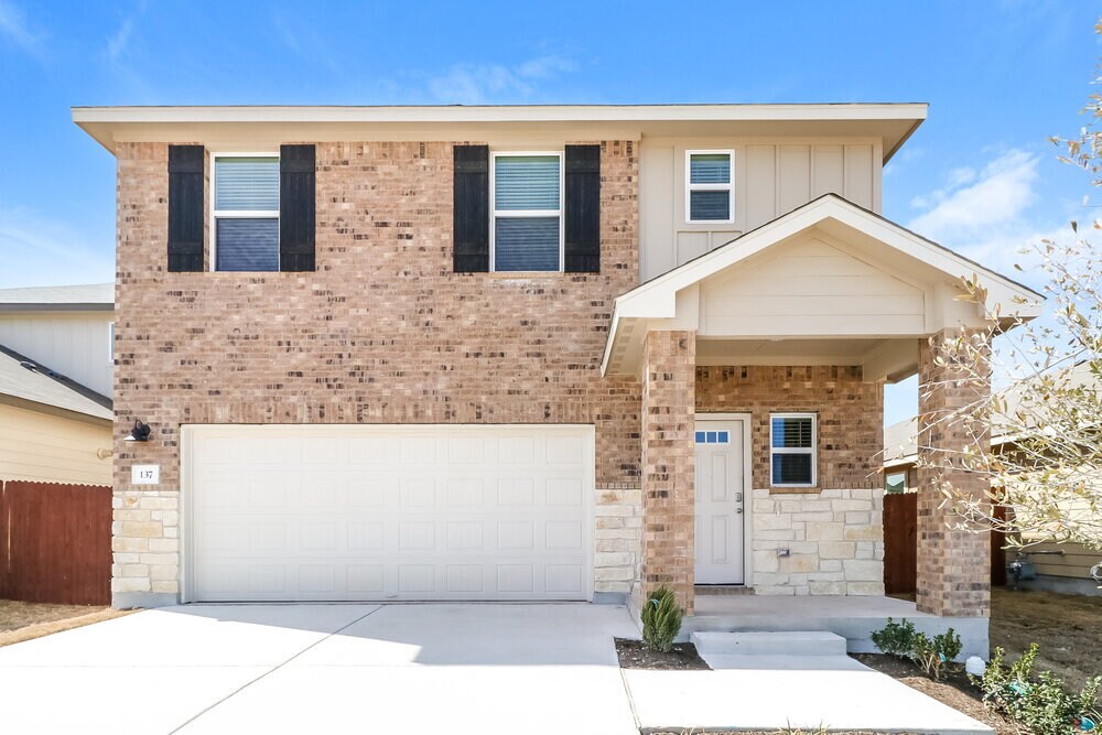 137 Outlaw Dr in Liberty Hill, TX - Building Photo