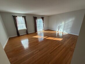 64 Scotch Cap Rd, Unit 107 in Quaker Hill, CT - Building Photo - Building Photo