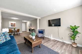 987 Collier Rd NW, Unit SI FL1-ID1388425P in Atlanta, GA - Foto de edificio - Building Photo