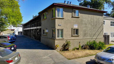 Woodlake Oaks Apartments in Sacramento, CA - Building Photo - Building Photo