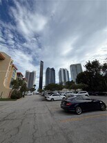 200 172nd St in Sunny Isles Beach, FL - Building Photo