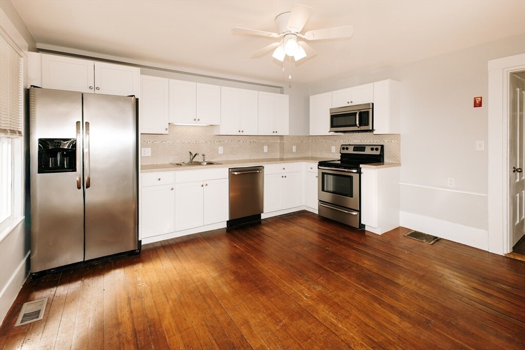 76 Market St in Amesbury, MA - Building Photo