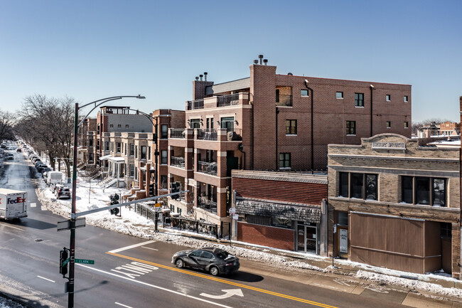 3764 N Clark St in Chicago, IL - Foto de edificio - Building Photo