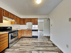 172 Mountain Dr in Carnegie, PA - Building Photo - Building Photo