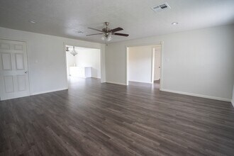 3914 Ripplebrook Dr in Houston, TX - Building Photo - Building Photo