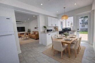 7735 Byron Ave in Miami Beach, FL - Building Photo - Building Photo