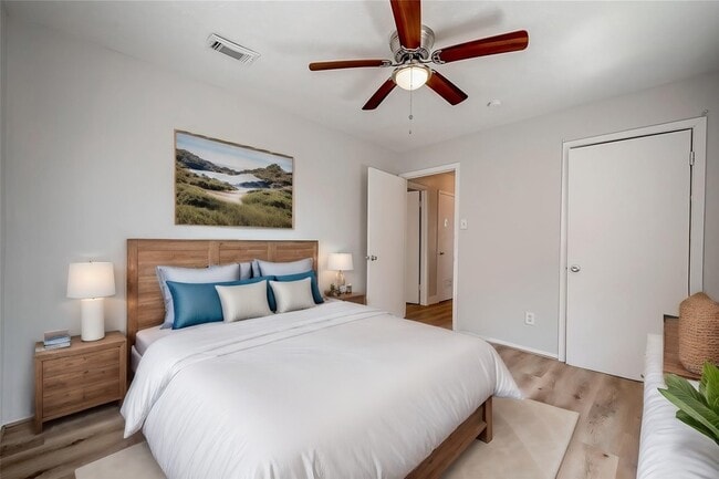 8814 Manus St, Unit 02K in Houston, TX - Building Photo - Building Photo