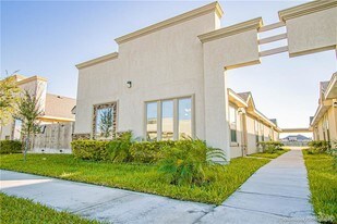 10 Taxco Ct in Edinburg, TX - Building Photo