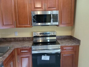 3531 Inverrary Dr in Lauderhill, FL - Building Photo - Building Photo