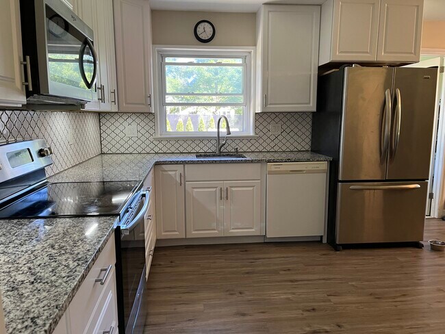 41 Talcott Rd in Glastonbury, CT - Building Photo - Building Photo