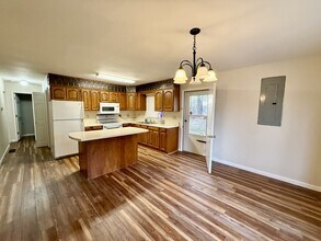 117 Holly Ave in East Flat Rock, NC - Building Photo - Building Photo