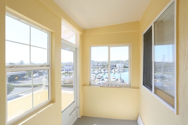 69 Point San Pedro Rd in San Rafael, CA - Building Photo - Building Photo