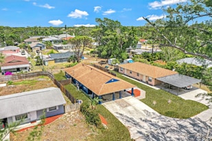 4400 Pine Lake Rd in Bonita Springs, FL - Building Photo