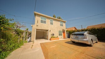 1541 W 65th St in Los Angeles, CA - Building Photo